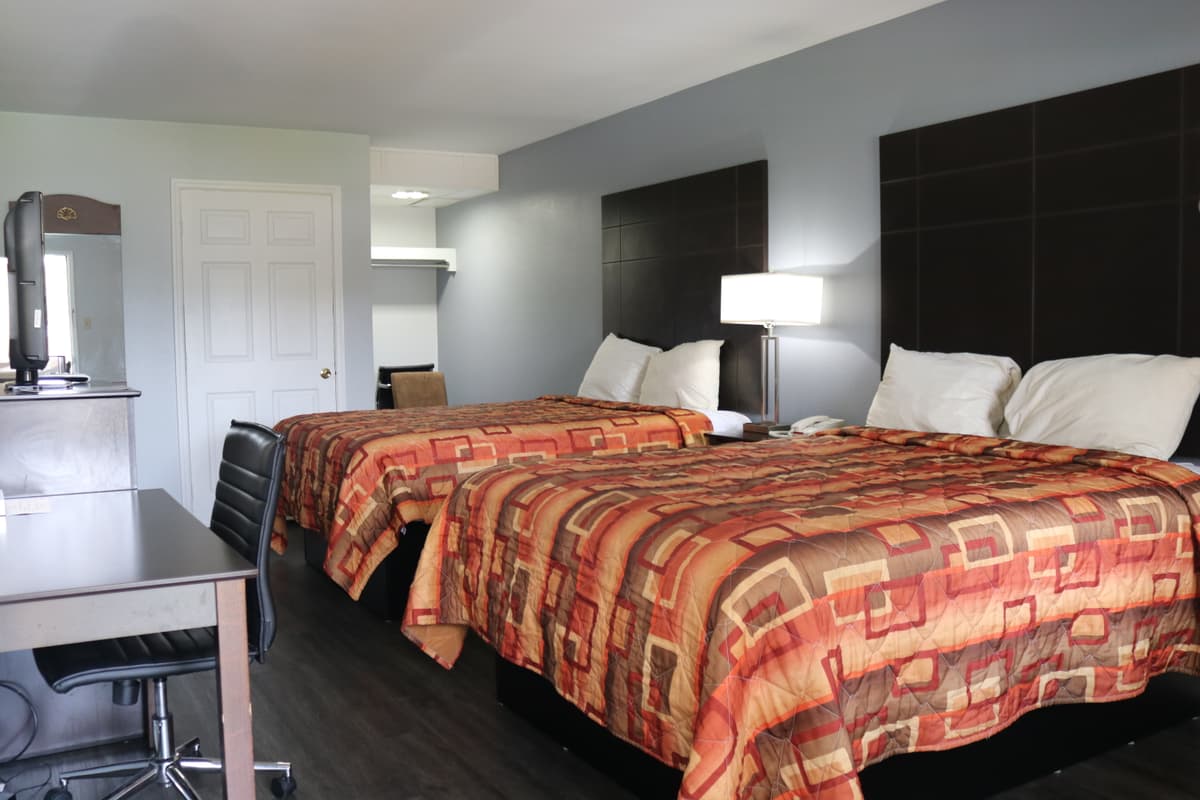 Plum Tree Inn Queen 2 Beds Smoking room